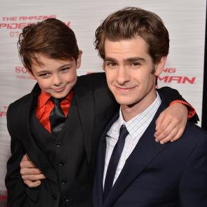 Max Charles and Andrew Garfield at event of Nepaprastas Zmogus-Voras (2012)