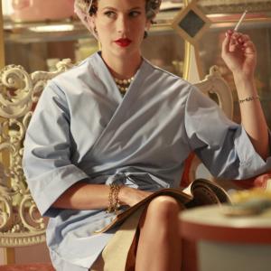 Still of January Jones in MAD MEN. Reklamos vilkai (2007)