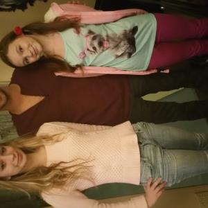 Hannah Grunow and big sister Alexa Grunow on set with Baby Daddy star JeanLuc Bilodeau