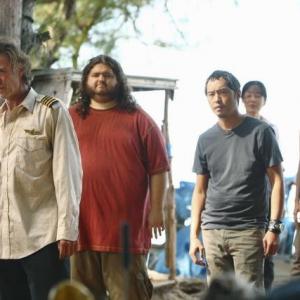 Still of Jeff Fahey, Jorge Garcia, Yunjin Kim, Ken Leung and Zuleikha Robinson in Dinge (2004)