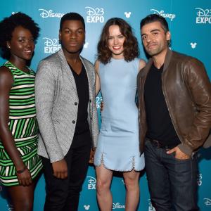 Oscar Isaac, Lupita Nyong'o, John Boyega and Daisy Ridley at event of Zvaigzdziu karai: galia nubunda (2015)