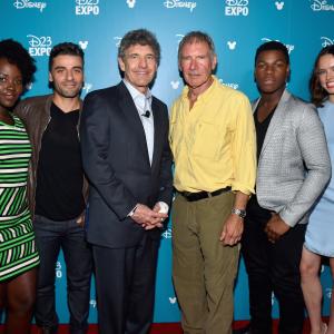 Harrison Ford, Alan Horn, Oscar Isaac, Lupita Nyong'o, John Boyega and Daisy Ridley at event of Zvaigzdziu karai: galia nubunda (2015)