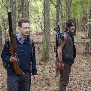 Still of Andrew Lincoln and Ross Marquand in Vaikstantys numireliai 2010