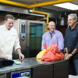 Still of Eric Ripert and Tom Colicchio in Top Chef (2006)