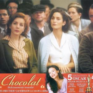 Chocolat Poster: Juliette Binoche, Hélène Cardona, Carrie-Anne Moss, Lena Olin