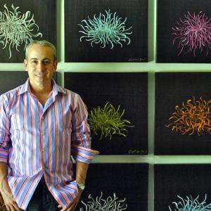 Photo for unpublished article in GEN LUX Magazine Romi Cortier in front of his Spider Mum installation