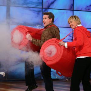 Steve Spangler - Trash Can Smoke Rings / Ellen Show / September 2007