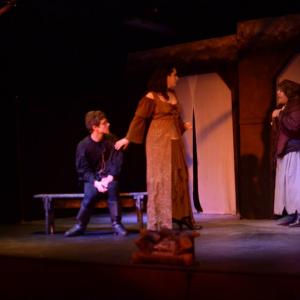 Messenger warns Lady Macduff of danger