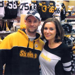 James Quinn & Alyssa Milano pose for a pic at one of Alyssa's clothing line appearances in Pgh