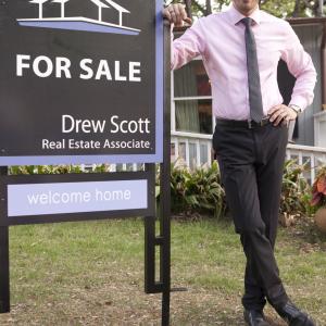 Drew Scott in Buying and Selling Janna amp Michael 2012