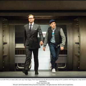 Still of Colin Firth and Taron Egerton in Kingsman Slaptoji tarnyba 2014