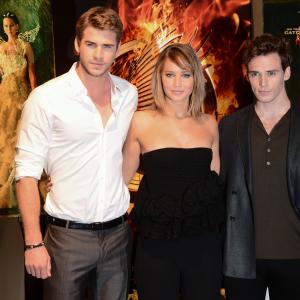 Jennifer Lawrence, Liam Hemsworth and Sam Claflin at event of Bado zaidynes. Ugnies medziokle (2013)