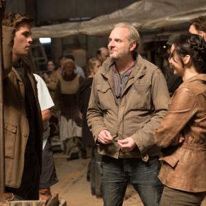 Still of Francis Lawrence, Jennifer Lawrence and Liam Hemsworth in Bado zaidynes. Ugnies medziokle (2013)