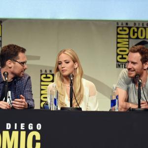 Bryan Singer, Michael Fassbender and Jennifer Lawrence at event of X-Men: Apocalypse (2016)
