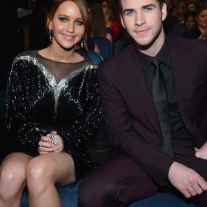 Jennifer Lawrence and Liam Hemsworth at event of The 39th Annual People's Choice Awards (2013)