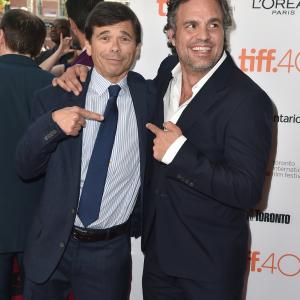 Mark Ruffalo and Michael Rezendes at event of Spotlight 2015