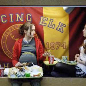 Still of Ellen Page and Olivia Thirlby in Juno 2007