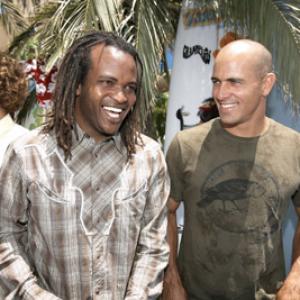 Kelly Slater and Sal Masekela at event of Surfs Up 2007