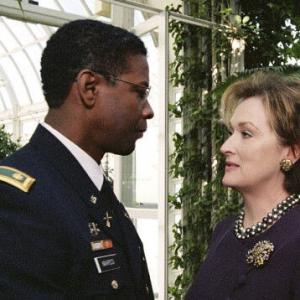 Still of Denzel Washington and Meryl Streep in The Manchurian Candidate (2004)