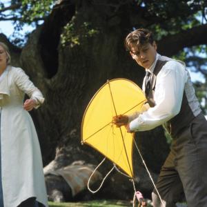 Still of Johnny Depp and Kate Winslet in Finding Neverland (2004)