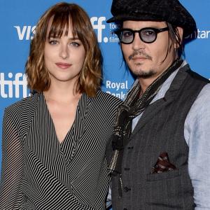 Johnny Depp and Dakota Johnson at event of Juodosios misios (2015)