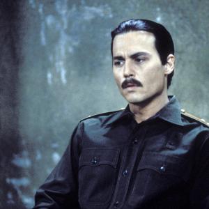 Still of Johnny Depp in Before Night Falls (2000)