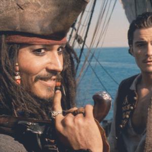 Still of Johnny Depp and Orlando Bloom in Karibu piratai Juodojo perlo prakeiksmas 2003