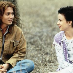 Still of Johnny Depp and Juliette Lewis in Whats Eating Gilbert Grape 1993