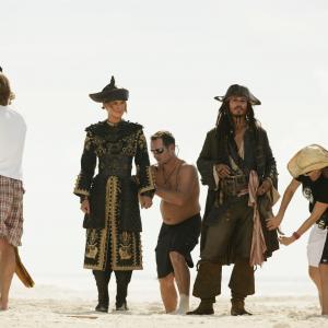 Still of Johnny Depp Geoffrey Rush Mark Harden and Keira Knightley in Karibu piratai pasaulio pakrasty 2007
