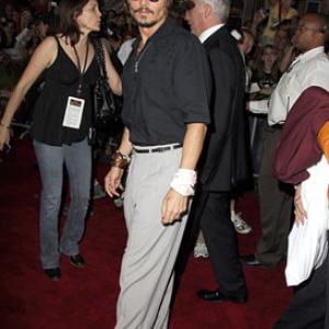 Johnny Depp at event of Karibu piratai numirelio skrynia 2006