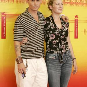 Johnny Depp and Kate Winslet at event of Finding Neverland 2004
