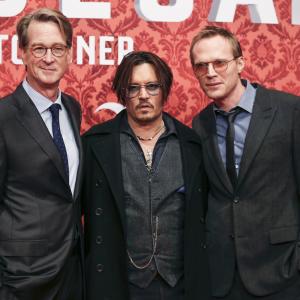 Johnny Depp, Paul Bettany and David Koepp at event of Usuotasis Ponas Mortdecai (2015)