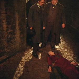 Still of Johnny Depp and Robbie Coltrane in From Hell 2001