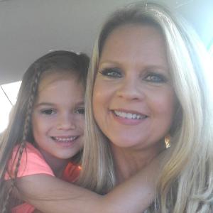 Paisley and her mom Wendy, on set of E's The Drama Queen.