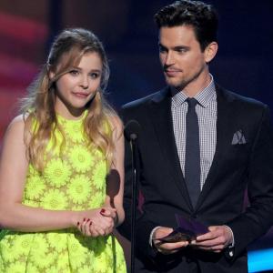 Matt Bomer and Chloë Grace Moretz at event of The 39th Annual People's Choice Awards (2013)