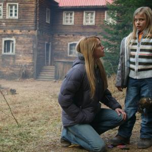 Still of Lori Heuring and Chlo Grace Moretz in Wicked Little Things 2006