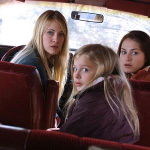 Still of Lori Heuring Scout TaylorCompton and Chlo Grace Moretz in Wicked Little Things 2006