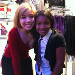 Taylor with Jeanette McCurdy