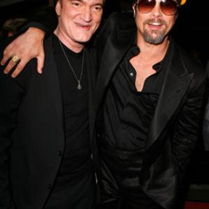 Brad Pitt and Quentin Tarantino at event of Negarbingi sunsnukiai 2009