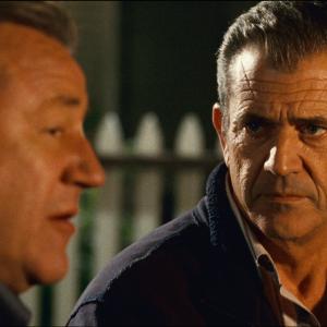 Still of Mel Gibson and Ray Winstone in Edge of Darkness 2010