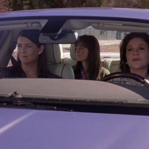 Still of Kelly Bishop, Alexis Bledel and Lauren Graham in Gilmore Girls (2000)