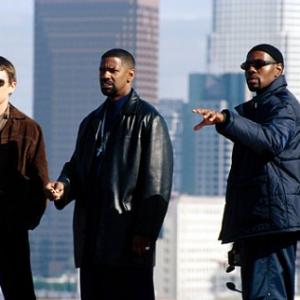 Ethan Hawke, Denzel Washington and Antoine Fuqua in Isbandymu diena (2001)