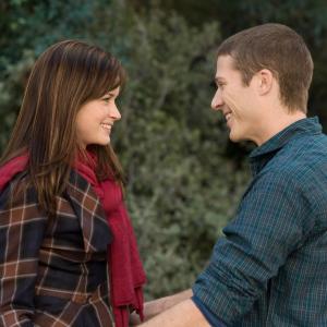 Still of Alexis Bledel and Zach Gilford in Post Grad (2009)