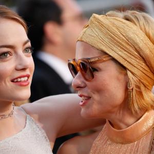 Parker Posey and Emma Stone at event of Neracionalus zmogus 2015
