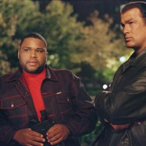 Still of Steven Seagal and Anthony Anderson in Exit Wounds 2001