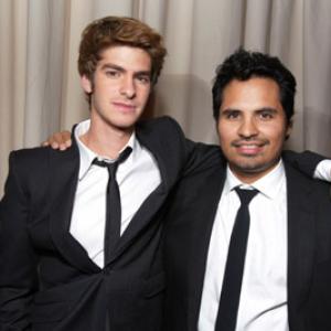 Michael Peña and Andrew Garfield at event of Lions for Lambs (2007)