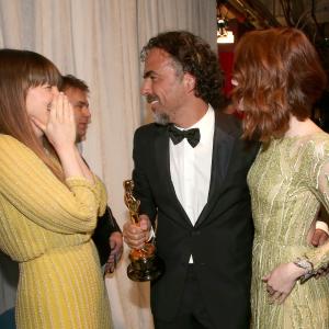 Alejandro González Iñárritu, Emma Stone and Andrea Riseborough at event of The Oscars (2015)