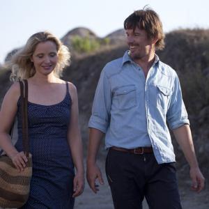 Still of Ethan Hawke and Julie Delpy in Pries vidurnakti 2013