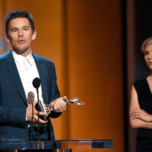 Ethan Hawke and Scarlett Johansson at event of 30th Annual Film Independent Spirit Awards (2015)