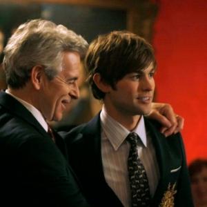 Still of Ray Wise and Chace Crawford in Liezuvautoja 2007